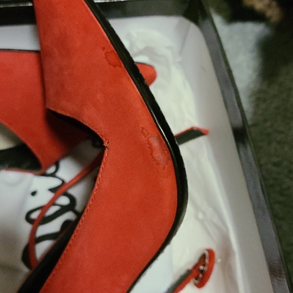 Alice and Olivia EUC scarlet Makayla pumps 38.5 (run small) - Picture 5 of 7